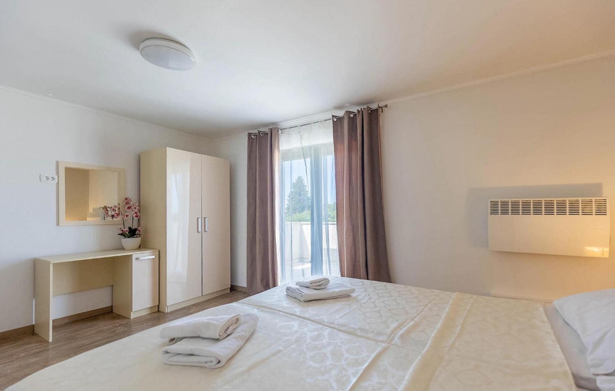 4 Bedroom In *